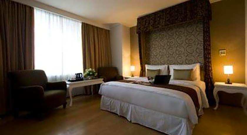 Amos Cozy Hotel Melawai