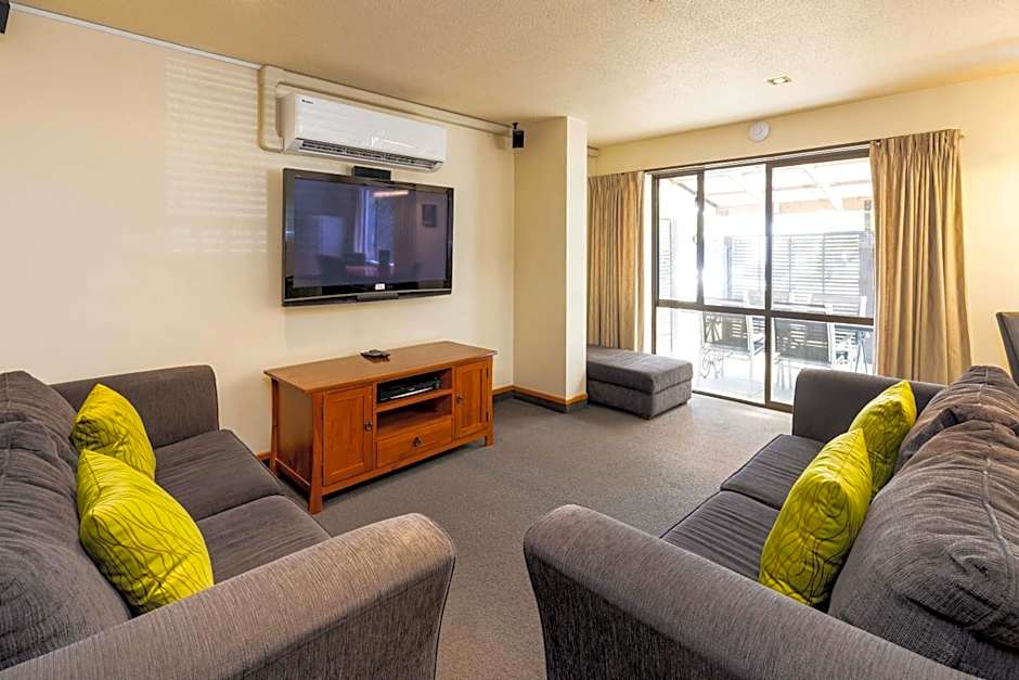 Airport Gateway Motor Lodge