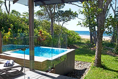 The Bungalows - Absolute Beachfront