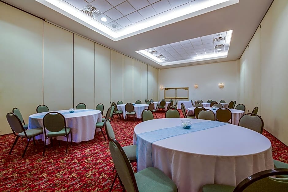 Holiday Inn Express Hotel & Suites Greensboro-East By IHG