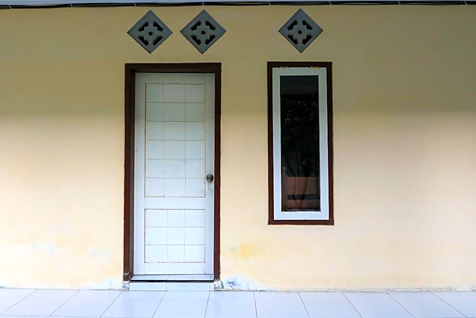 OYO 2371 Islami Family Residence