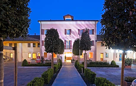 Al Tezzon Hotel