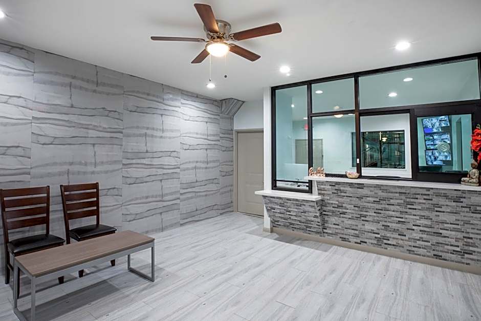 Super 8 by Wyndham Humble/Houston