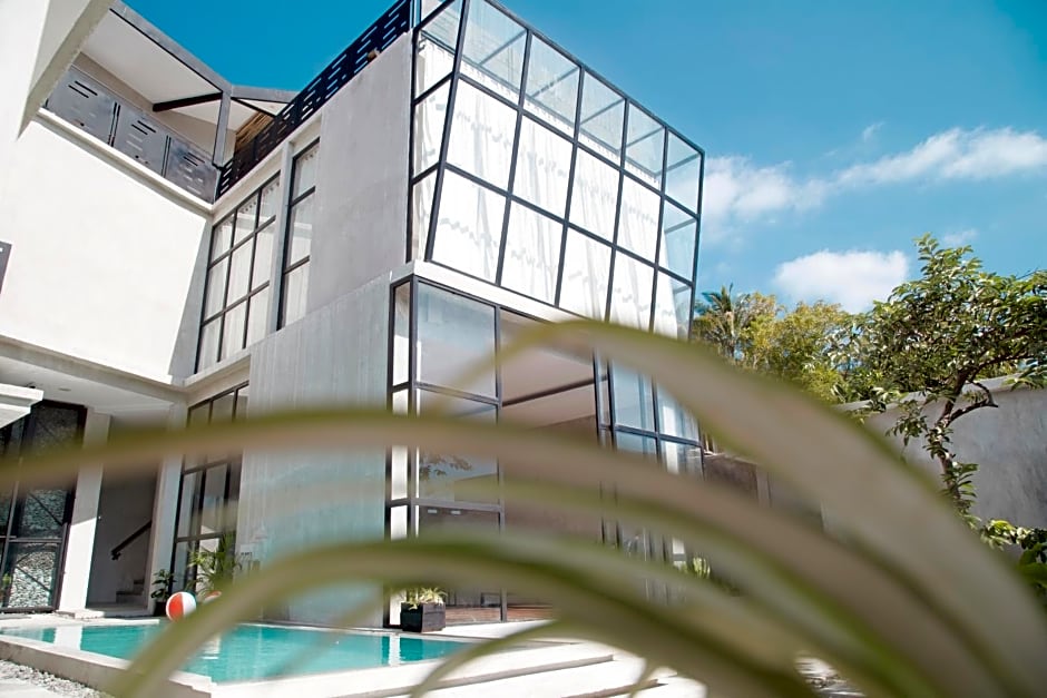 Flores Passport House