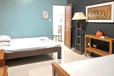 RedDoorz Hostel @ Deomar Hometel and Farm Cafe Vigan Ilocos
