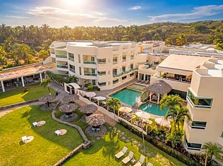 Artisan Family Hotels and Resort Collection Playa Esmeralda