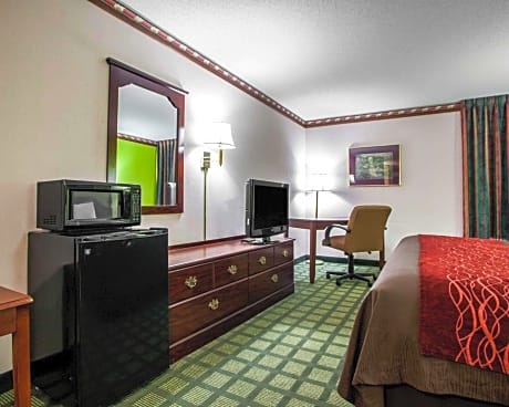 1 King Bed, Nonsmoking