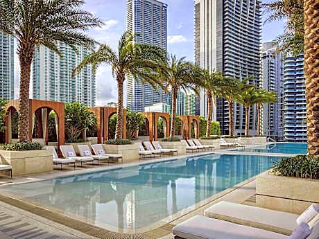 SLS LUX Brickell