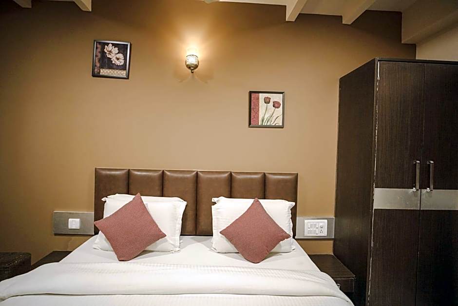 Hotel Ashapura Palace