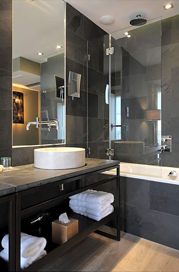 Hidden Hotel By Elegancia