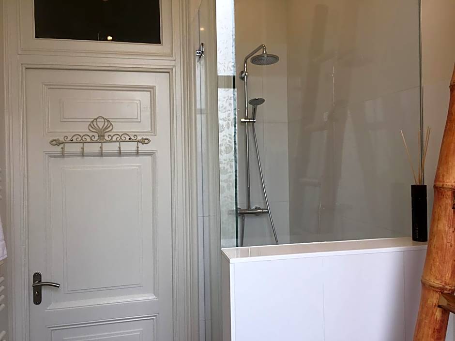 Nine-T-Teen Bed and Boutique