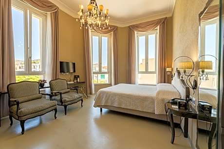 Superior Double Room with Partial Sea View