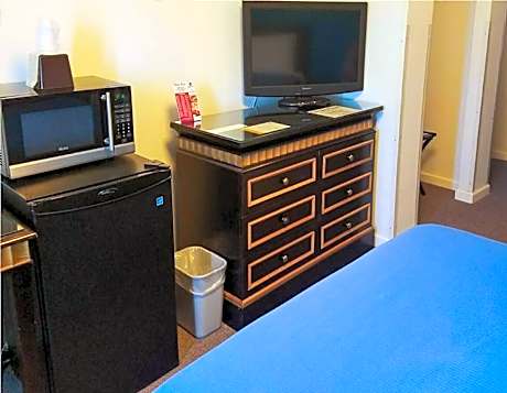 1 Double Bed Mobility Accessible Room Roll-In Shower Non-Smoking