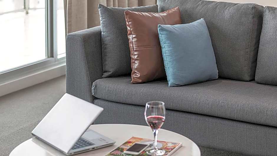 Oaks Adelaide Embassy Suites