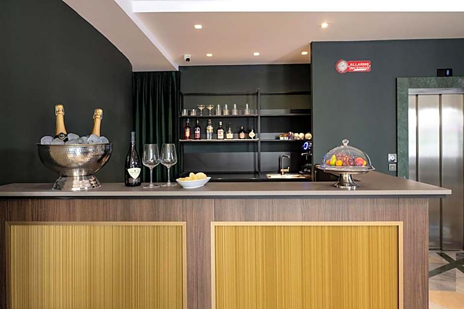 Porta Altinia Suites