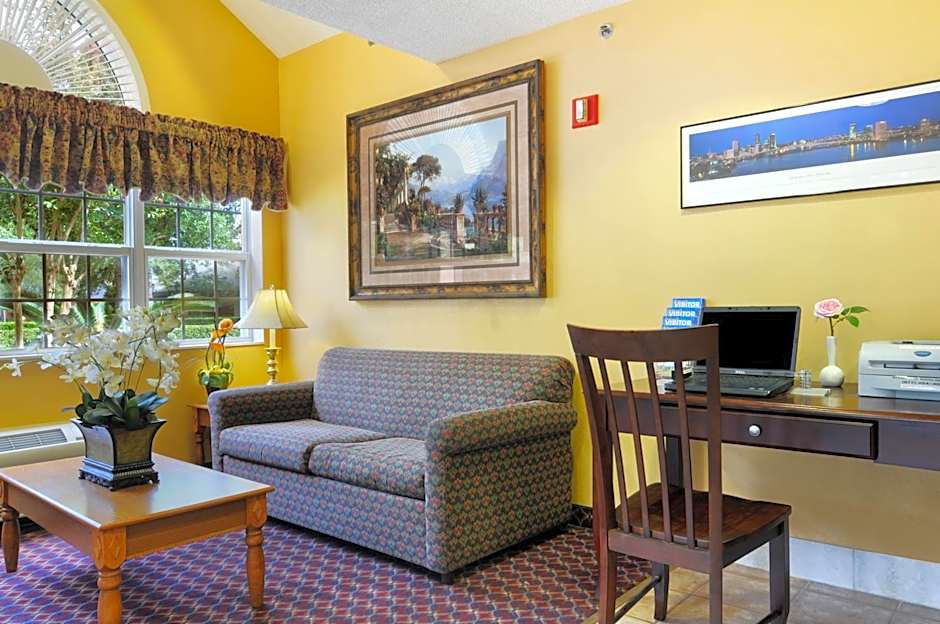 Hometown Inn & Suites Jacksonville Butler Blvd./Southpoint