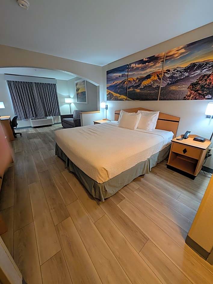 Days Inn & Suites by Wyndham Castle Rock