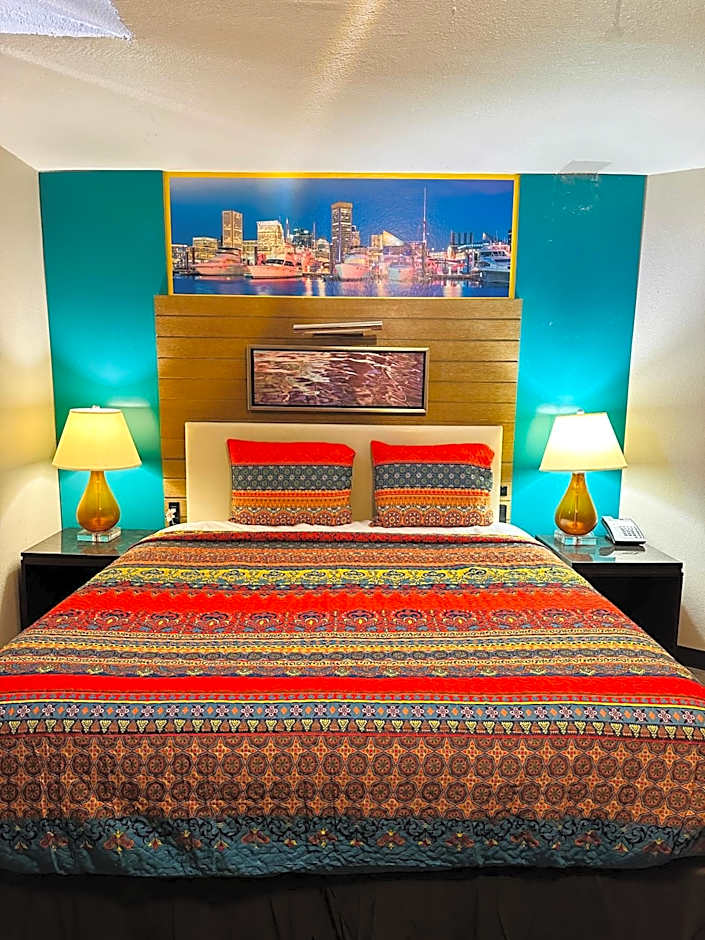Photo 1 of 9 of Deluxe 1 King Bed