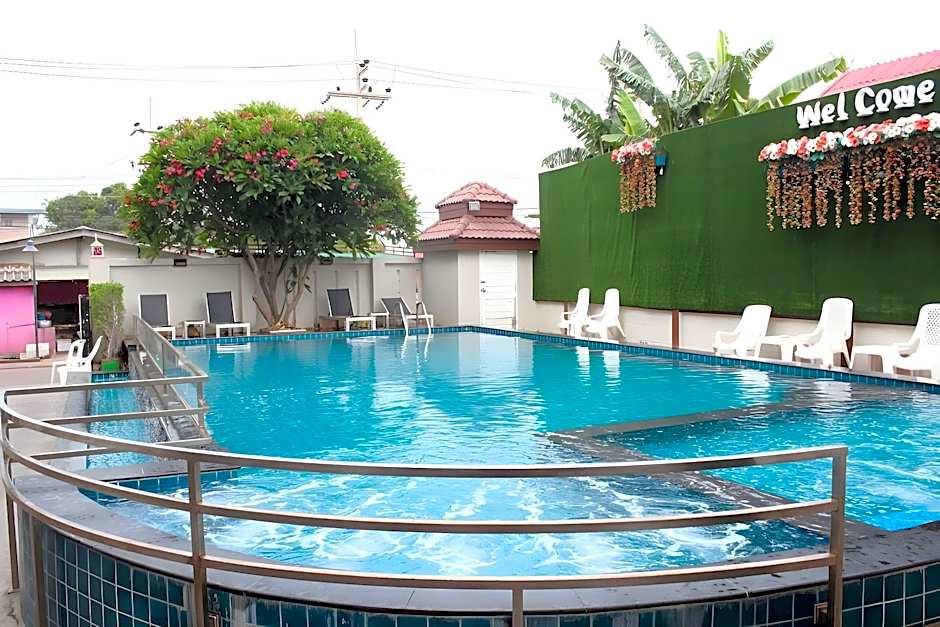 Bee Orchid Pool Villa