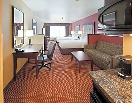 Queen Suite with Two Queen Beds