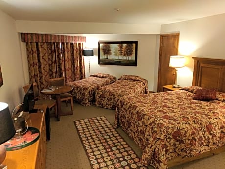 Deluxe Quadruple Room