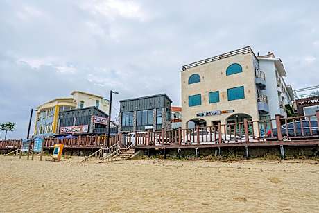 Buan Chaeseokgang Beach Hotel