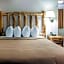 Quality Inn & Suites Mackinaw City Beachfront