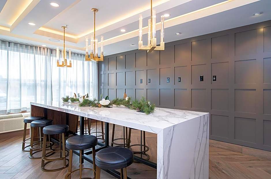 Sandman Signature Ottawa Airport Hotel