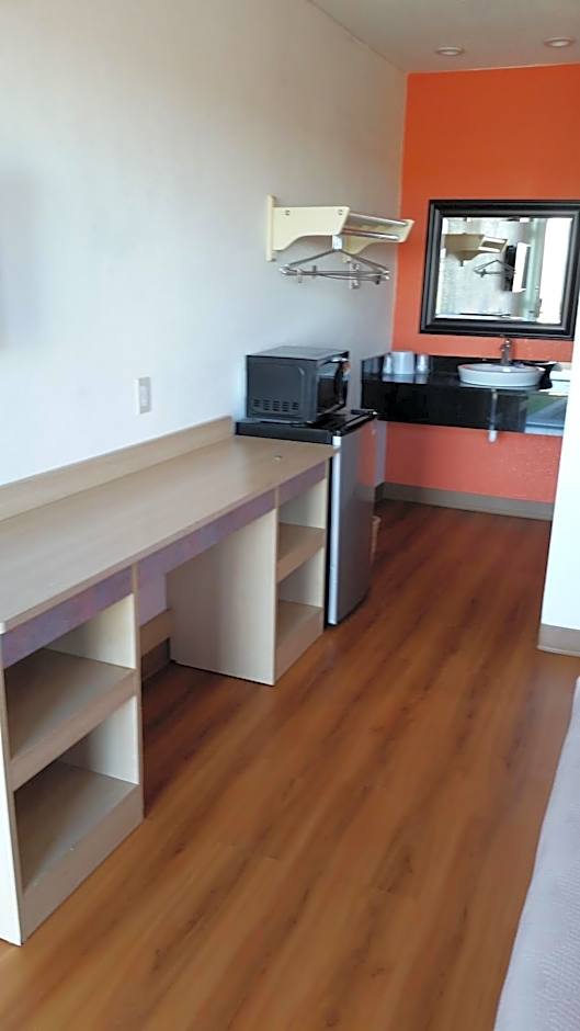 Motel 6 Lost Hills / Buttonwillow Racetrack