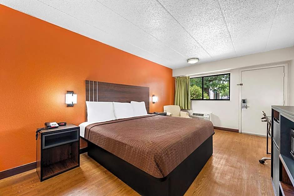 Econo Lodge Charlotte Airport