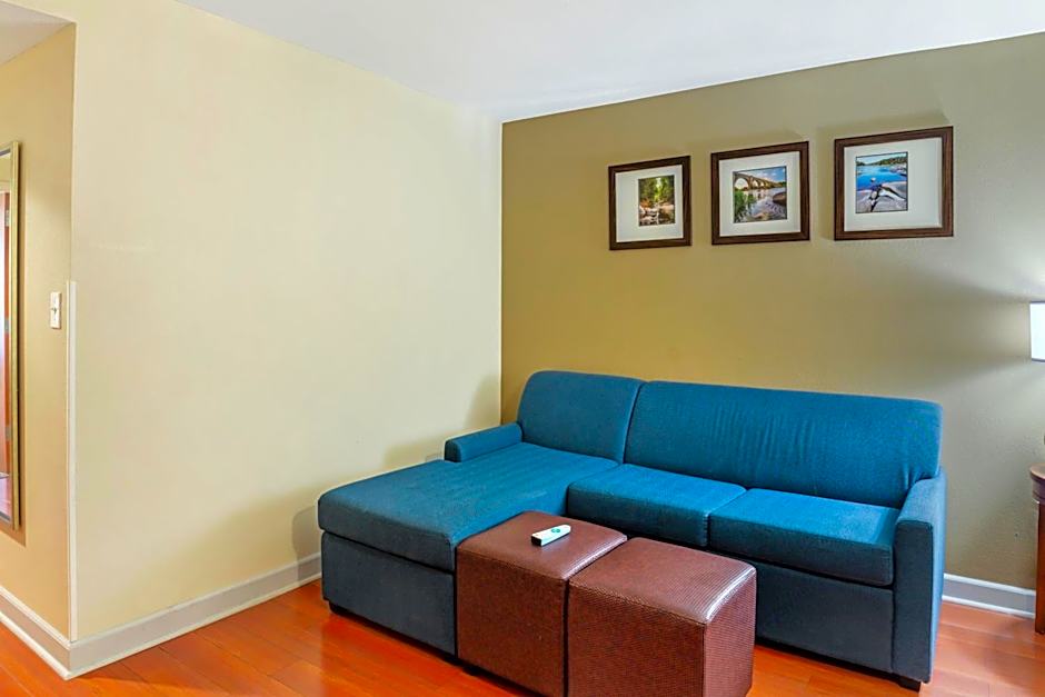 Comfort Suites At Virginia Center Commons