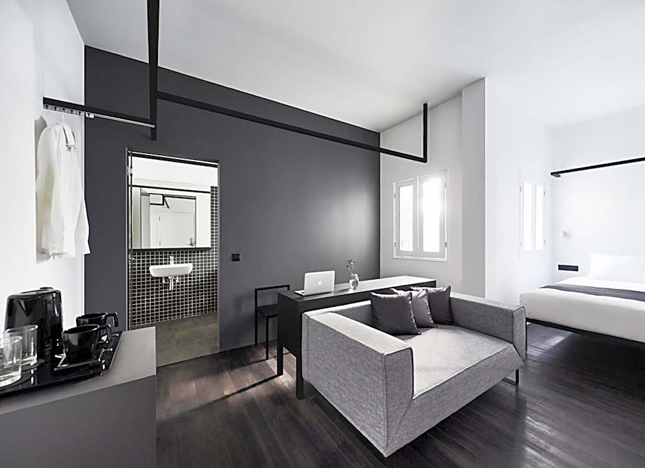 Photo 1 of 4 of Deluxe Studio 1 King Bed