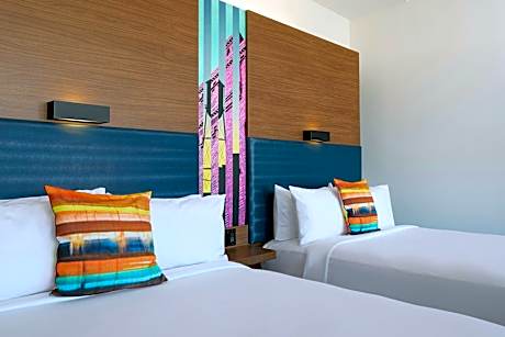 Queen Room with Two Queen Beds and Bathtub - Mobility Access/Hearing Accessible