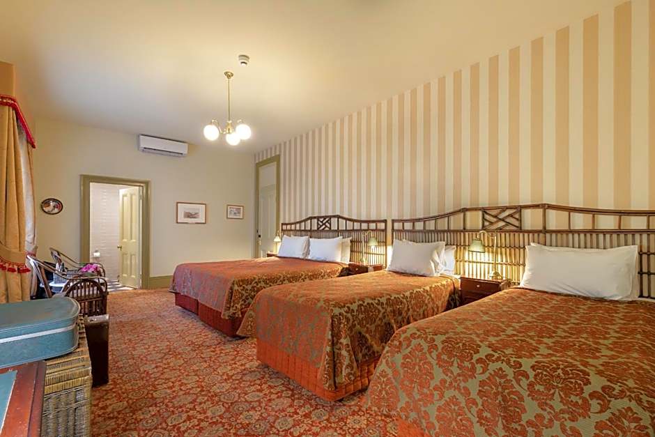 Hadley's Orient Hotel