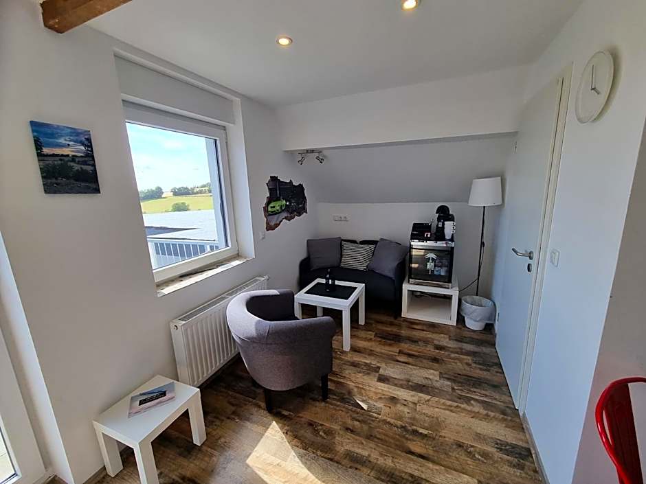 CJS Apartments - Chill or Drive am Nürburgring, Free Parking, WLan, Spacious Rooms, Quiet Location