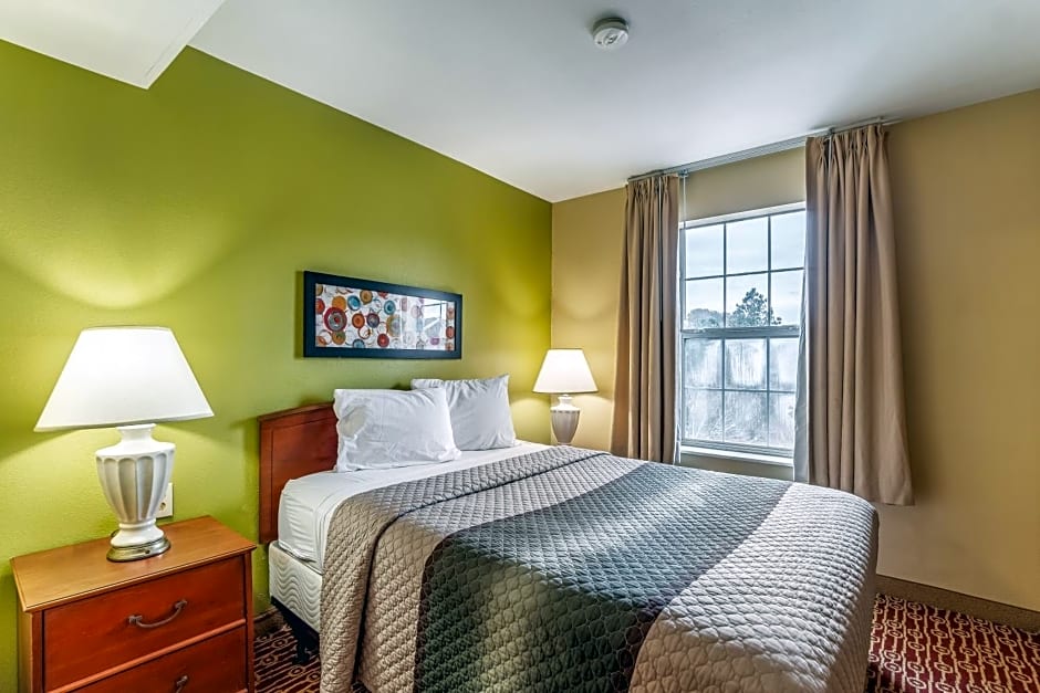 HomeTowne Studios & Suites by Red Roof Columbia