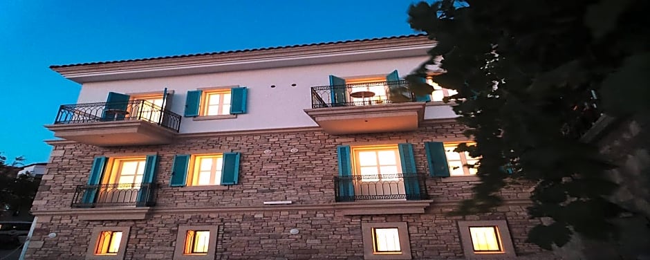 Çeşme Kale Taş Apart