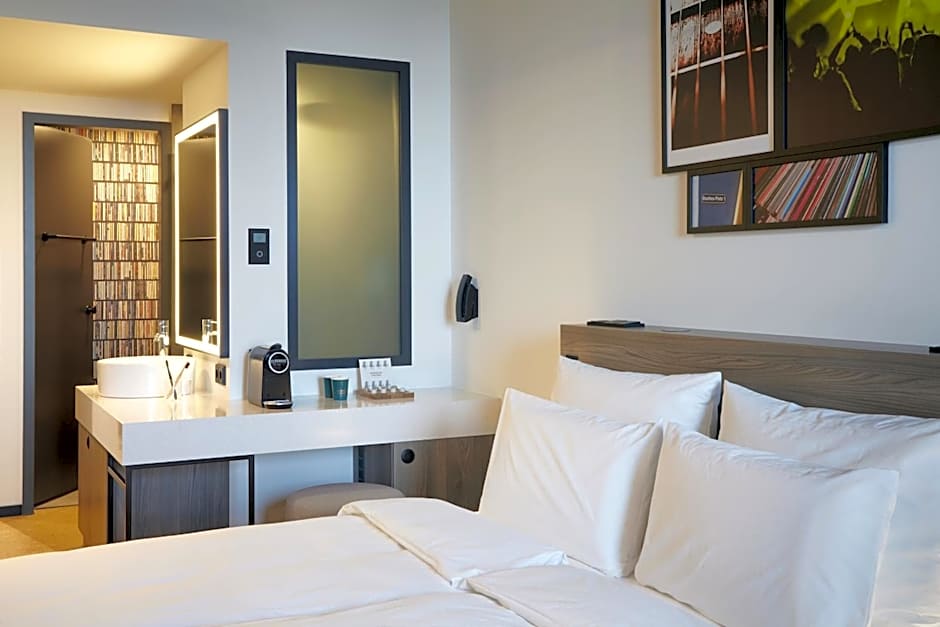 REVERB by Hard Rock Hamburg