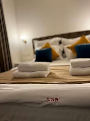 Cameră parter dublă cu vedere la Castel și Piațeta Economat