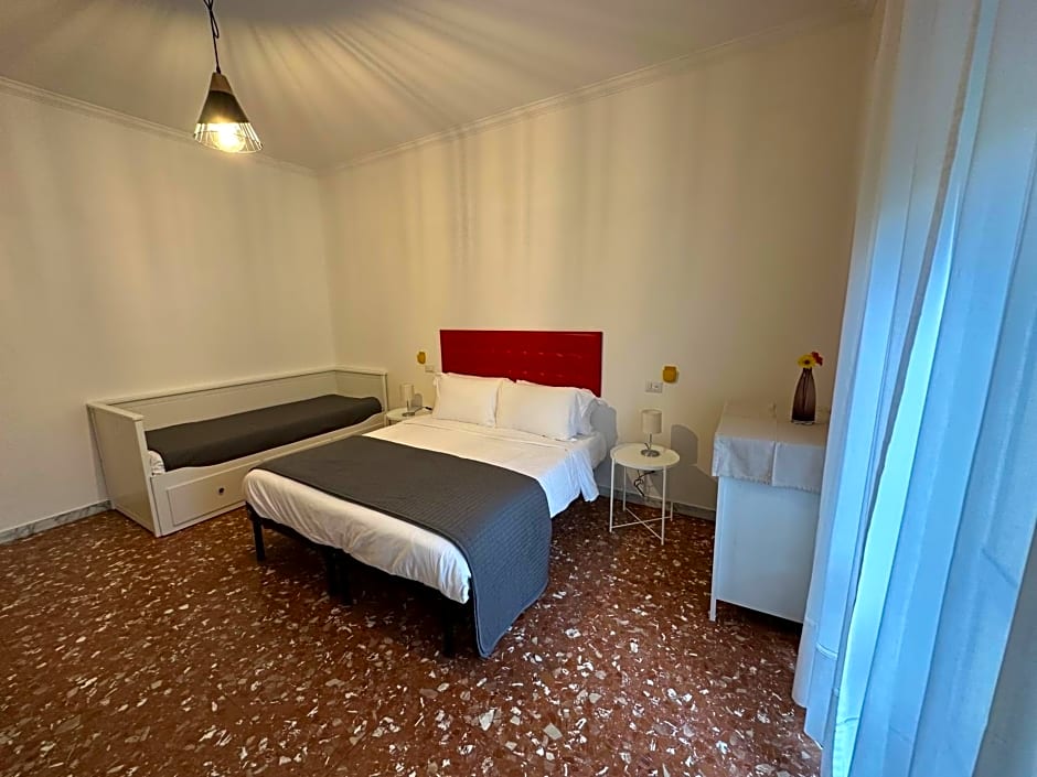 Galleria Frascati Rooms and Apartment