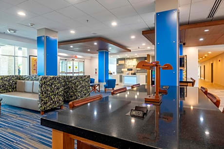 Holiday Inn Express and Suites Staunton By IHG
