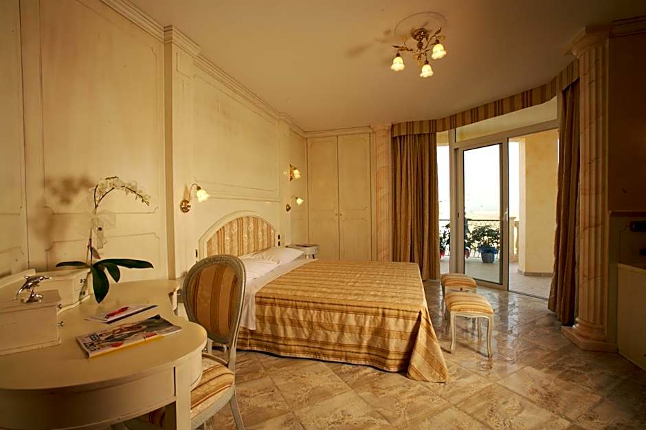 Photo 1 of 8 of Junior Suite, Terrace