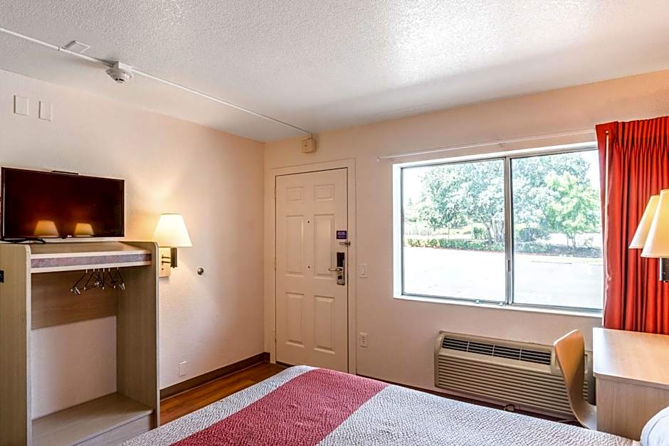 Motel 6-Redding, CA - Central