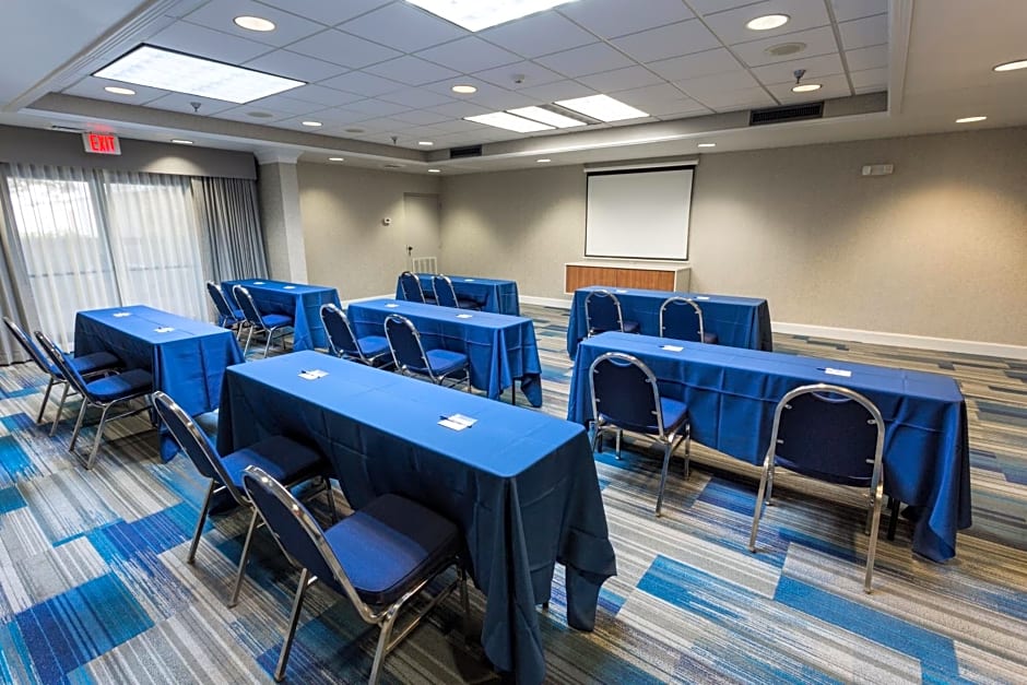 Holiday Inn Express & Suites Wilmington-University Center, an IHG Hotel