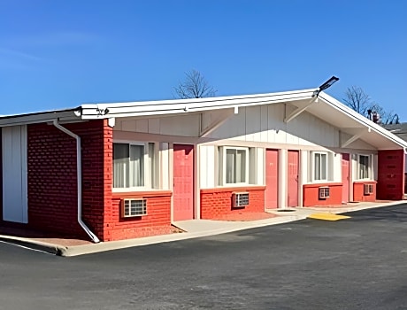 Travelodge by Wyndham Bay Shore Long Island