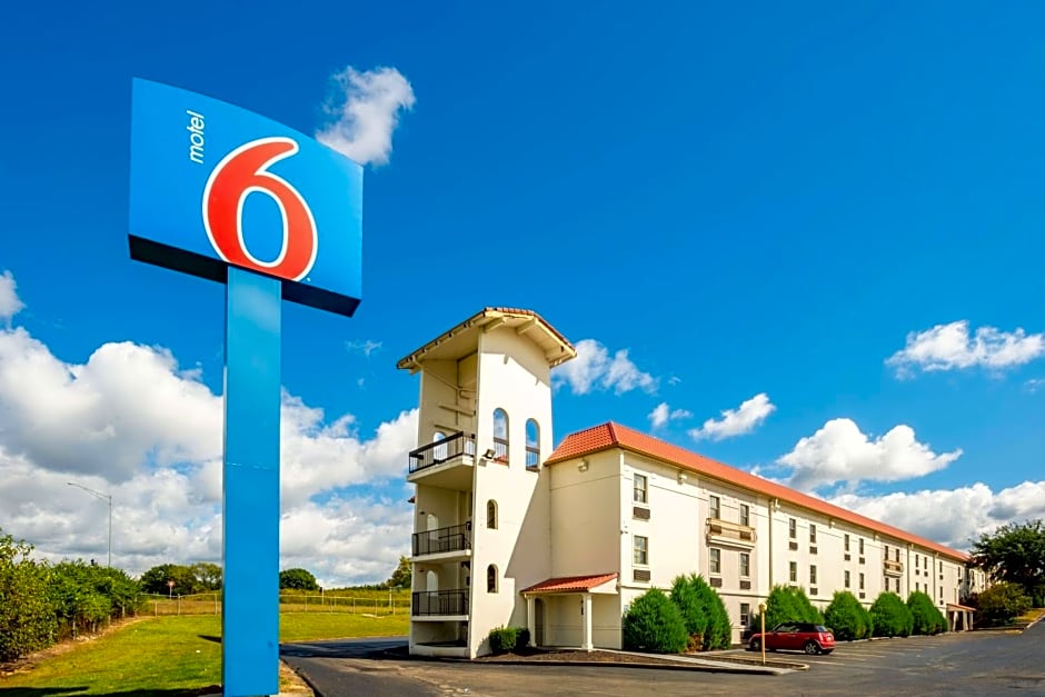 Motel 6 Hazelwood, MO