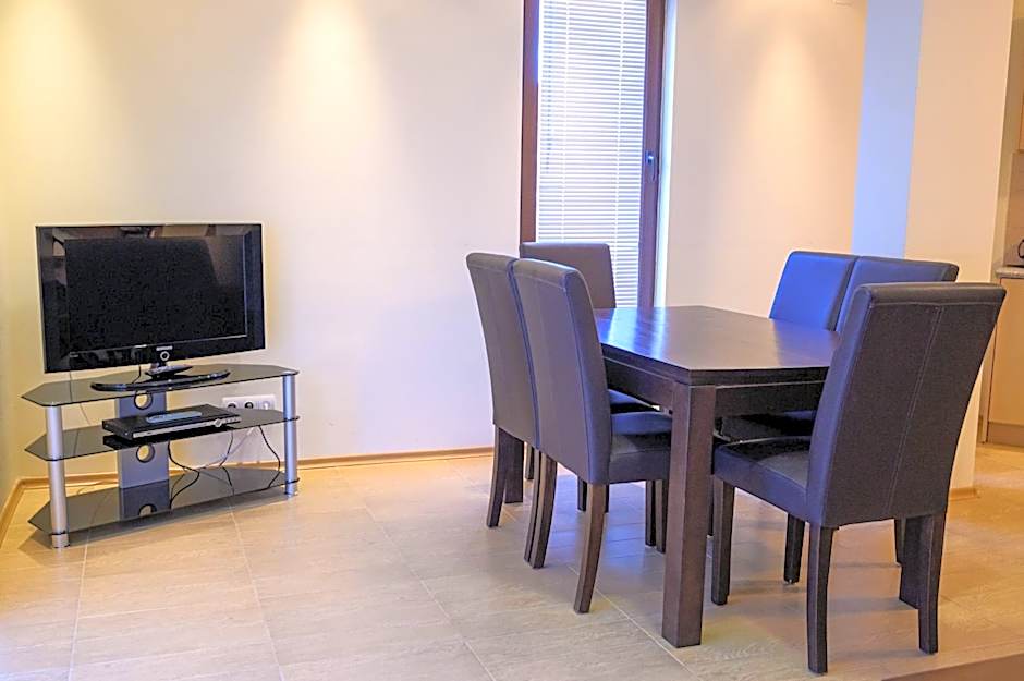 Parklands Hotel & Pool