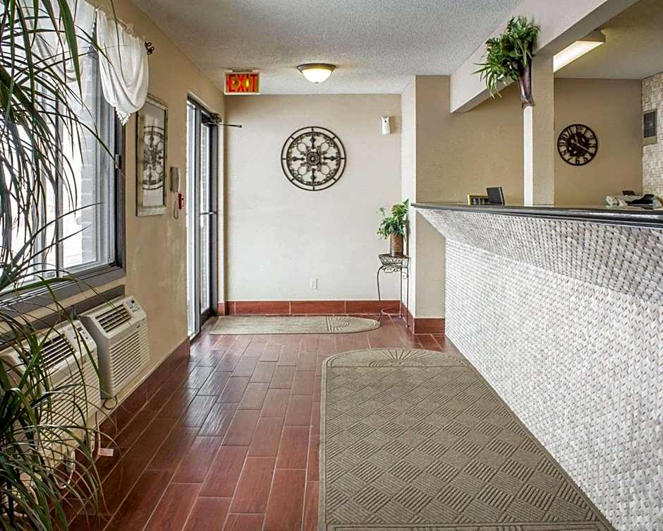 Econo Lodge Ames – Ames, IA