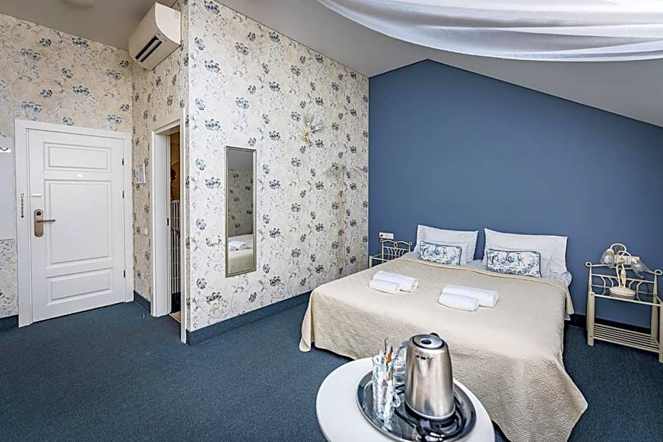 Moon Garden Old Town Hotel