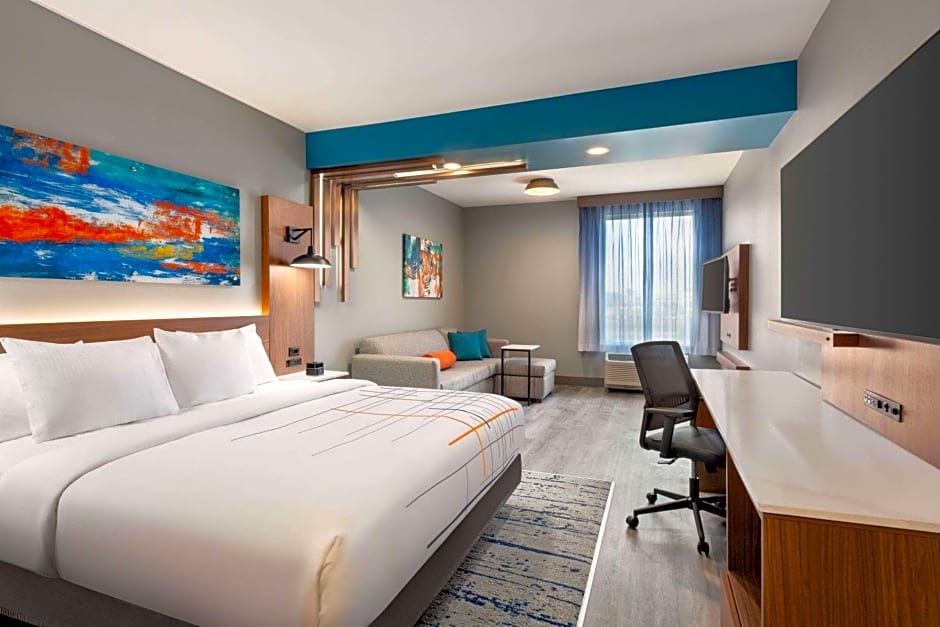 La Quinta Inn & Suites by Wyndham Mount Laurel Moorestown